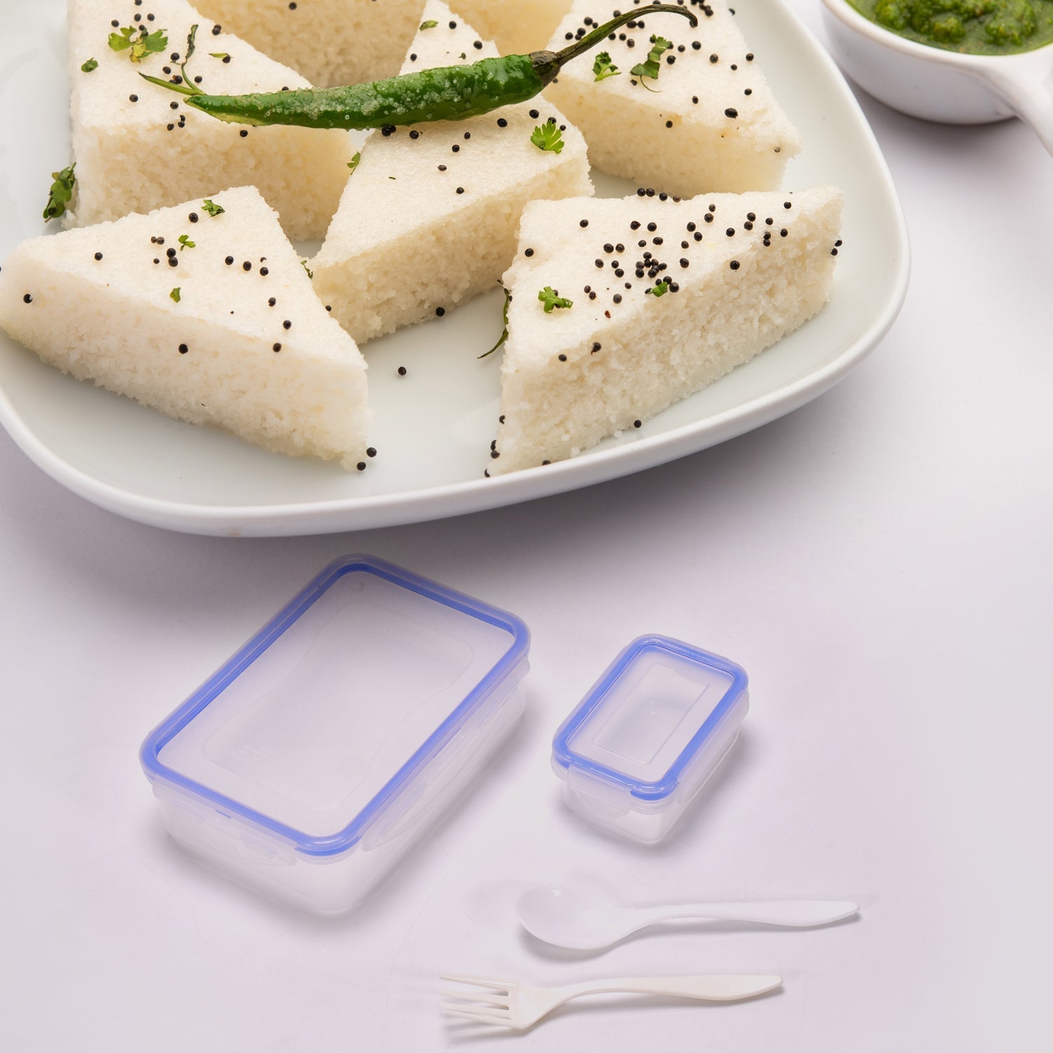 Air-tight lunch box with 4 side locks and small square container Air-tight lunch box with 4 side locks and small square container